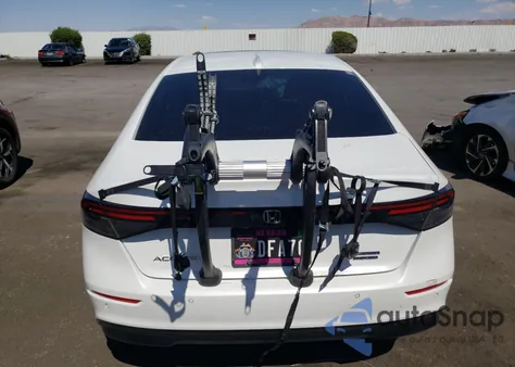 2024 Honda Accord Touring Hybrid z USA, uszkodzony, nr VIN 1HGCY2F82RA029362